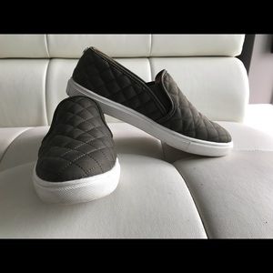 Steve Madden ECENTRCQ Slip on Sneaker
